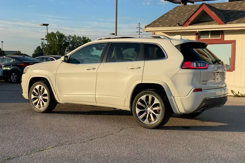2019 Jeep Cherokee Overland Sport photo 1