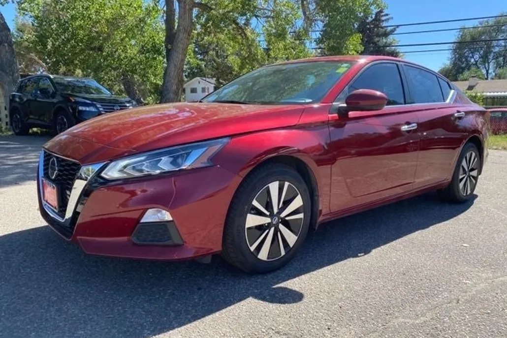 2022 Nissan Altima 2.5 SV photo 1