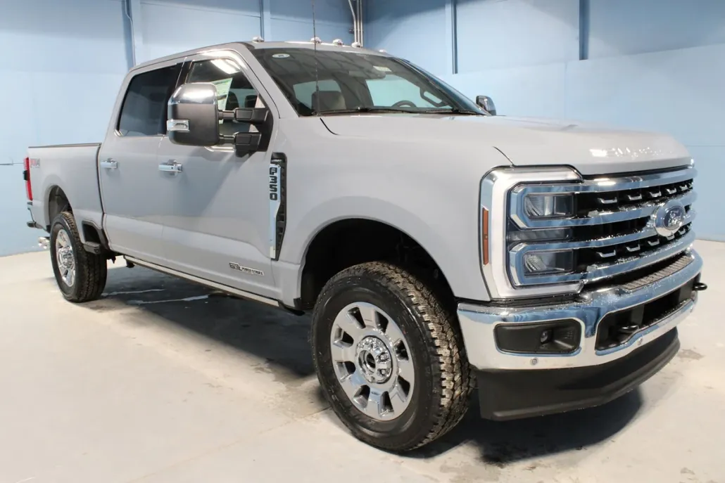 2025 Ford F-350 Lariat photo 1