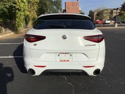 2023 Alfa Romeo Stelvio Ti photo 4
