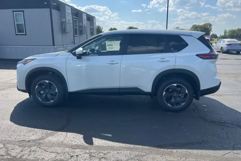 2026 Nissan Rogue SV photo 1