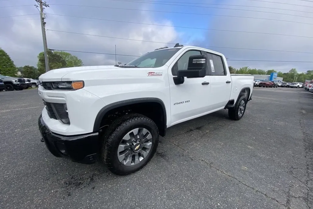2025 Chevrolet Silverado 2500HD Custom photo 1