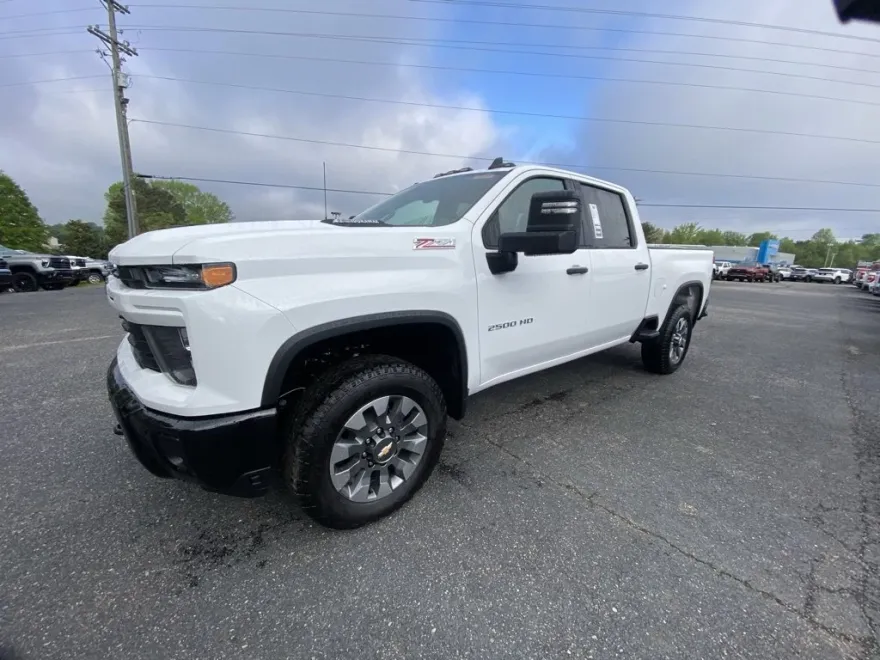 2025 Chevrolet Silverado 2500HD Custom photo 1