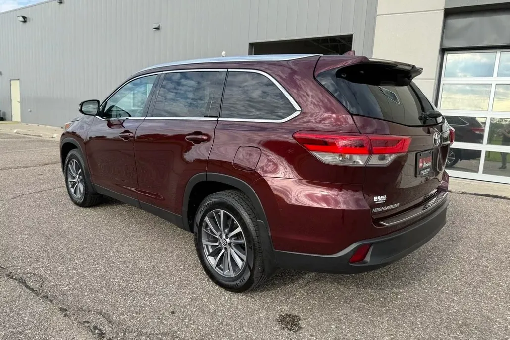 2019 Toyota Highlander Limited Platinum photo 1