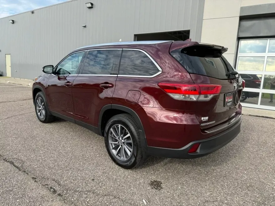 2019 Toyota Highlander Limited Platinum photo 1