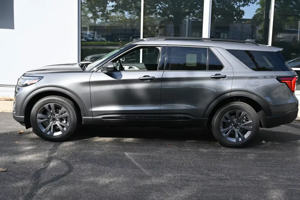2026 Ford Explorer photo 1
