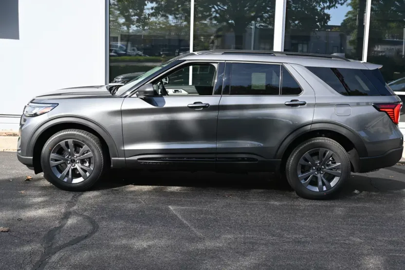 2026 Ford Explorer photo 1
