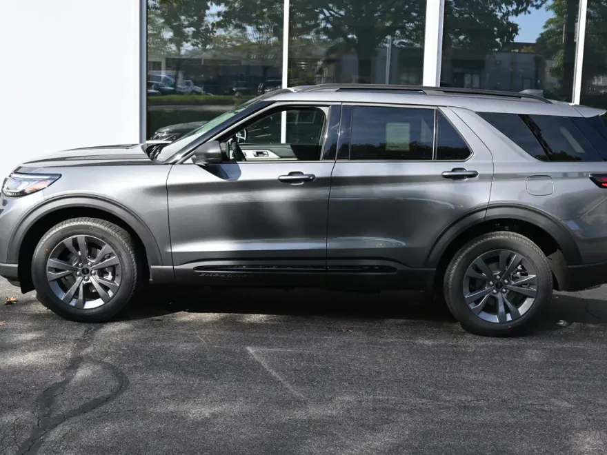 2026 Ford Explorer photo 1