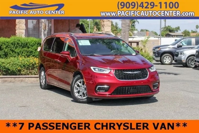 2021 Chrysler Pacifica Touring photo 1