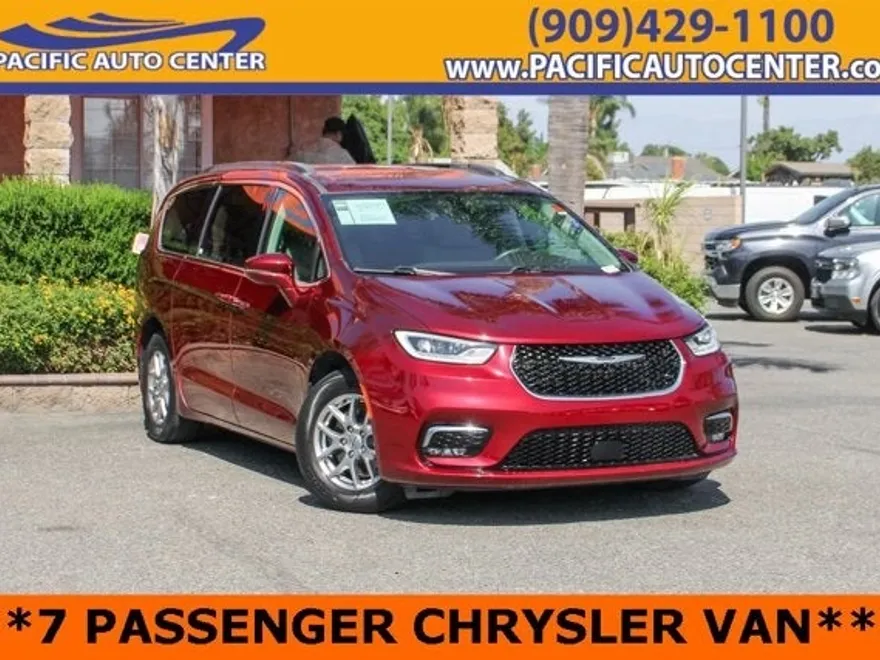 2021 Chrysler Pacifica Touring photo 1