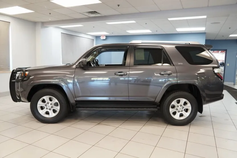 2016 Toyota 4Runner SR5 photo 1