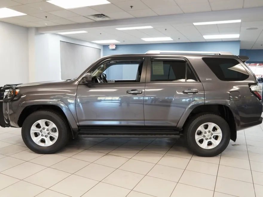 2016 Toyota 4Runner SR5 photo 1