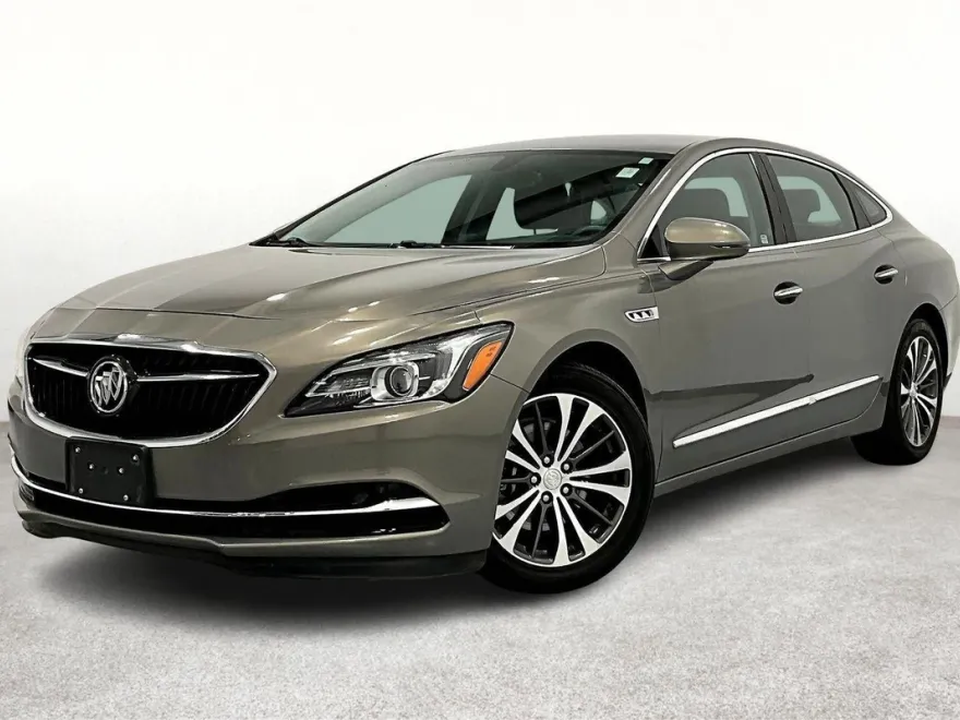 2017 Buick LaCrosse Essence photo 1
