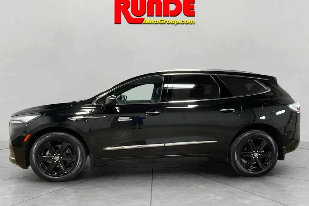 2023 Buick Enclave Essence Sport Touring photo 1