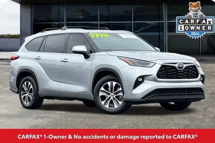 2023 Toyota Highlander XLE photo 1