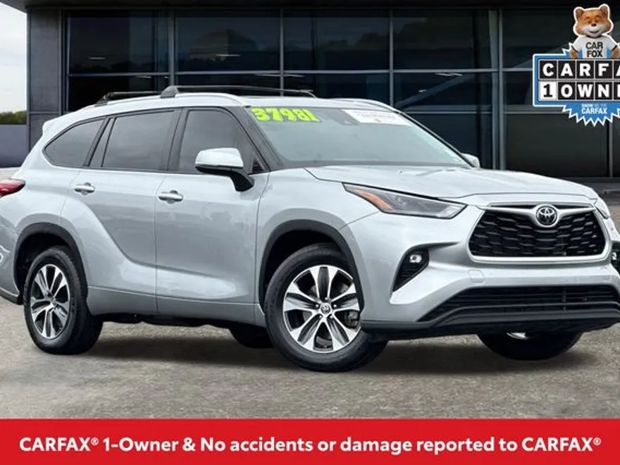 2023 Toyota Highlander XLE photo 1