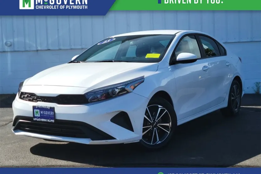 2023 Kia Forte LXS photo 1