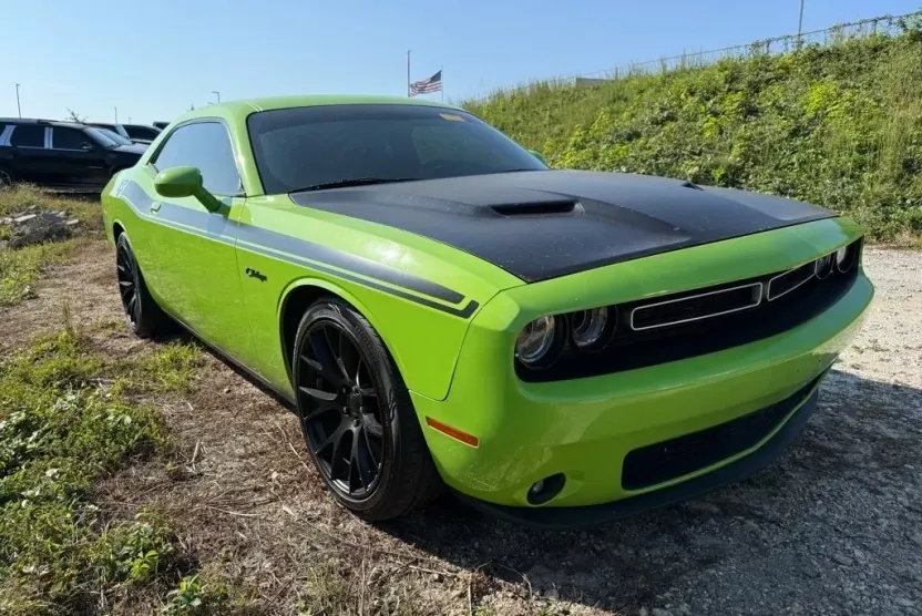 2015 Dodge Challenger R/T Plus photo 1