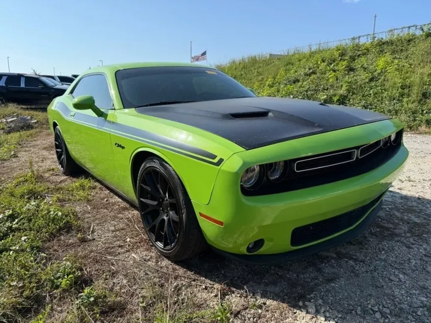 2015 Dodge Challenger R/T Plus photo 1