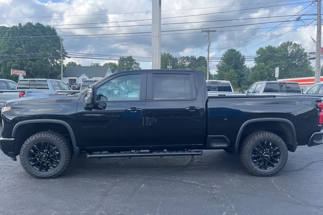 2025 Chevrolet Silverado 2500HD LT photo 1
