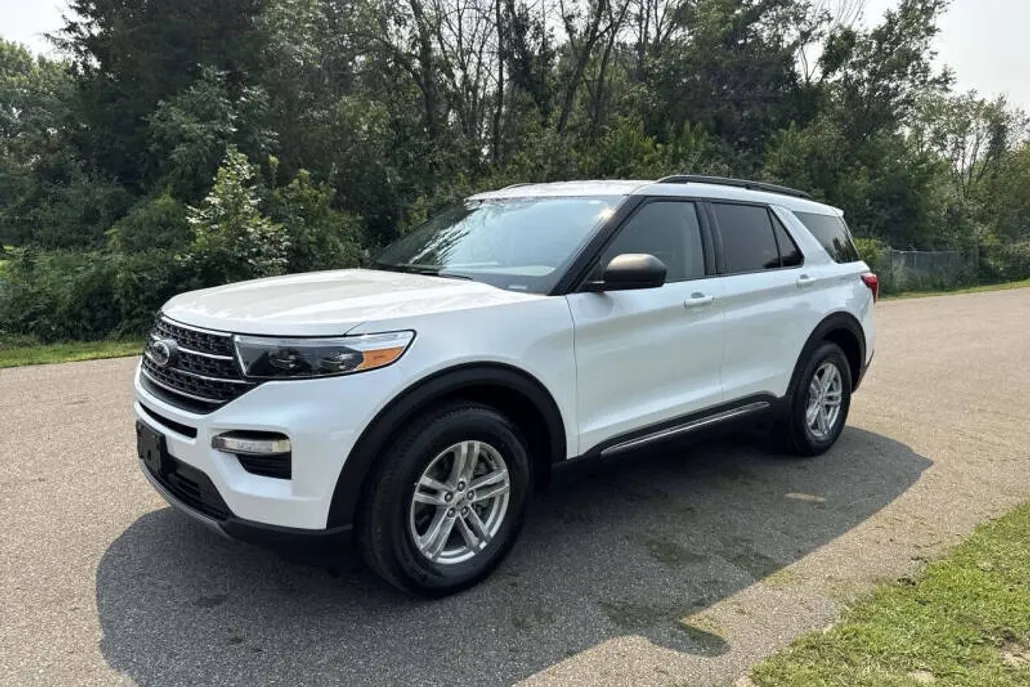 2020 Ford Explorer XLT photo 1