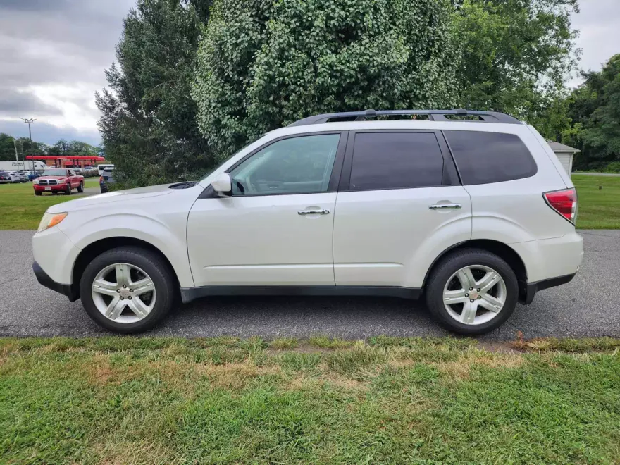 2010 Subaru Forester 2.5X Premium photo 1
