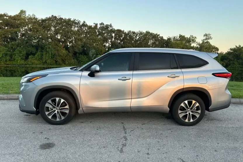 2023 Toyota Highlander Hybrid XLE photo 1