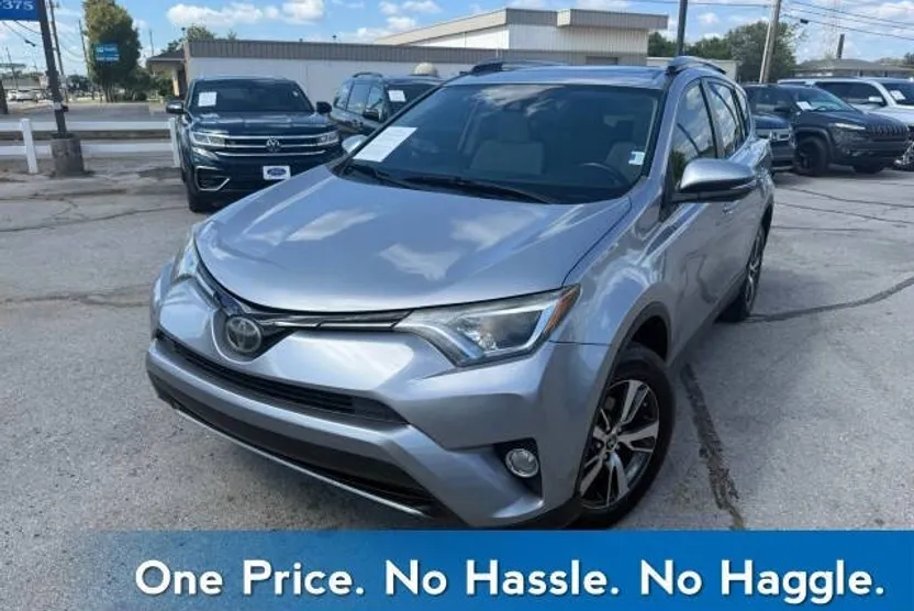 2018 Toyota RAV4 XLE photo 1