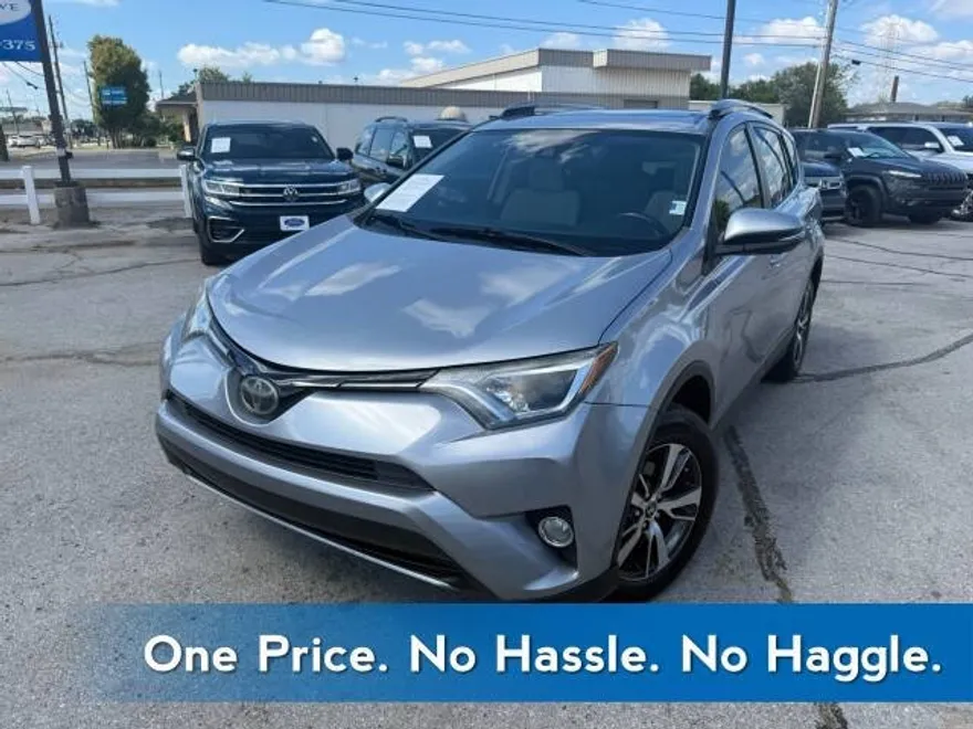 2018 Toyota RAV4 XLE photo 1