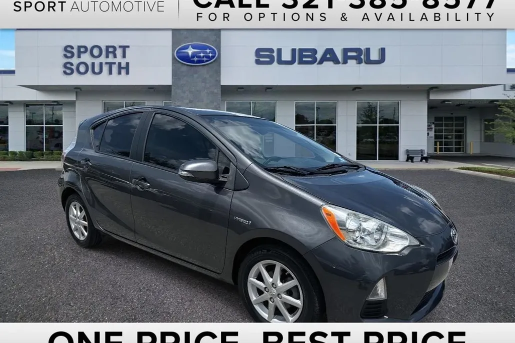 2014 Toyota Prius C Three photo 1