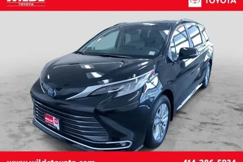 2025 Toyota Sienna Limited photo 1