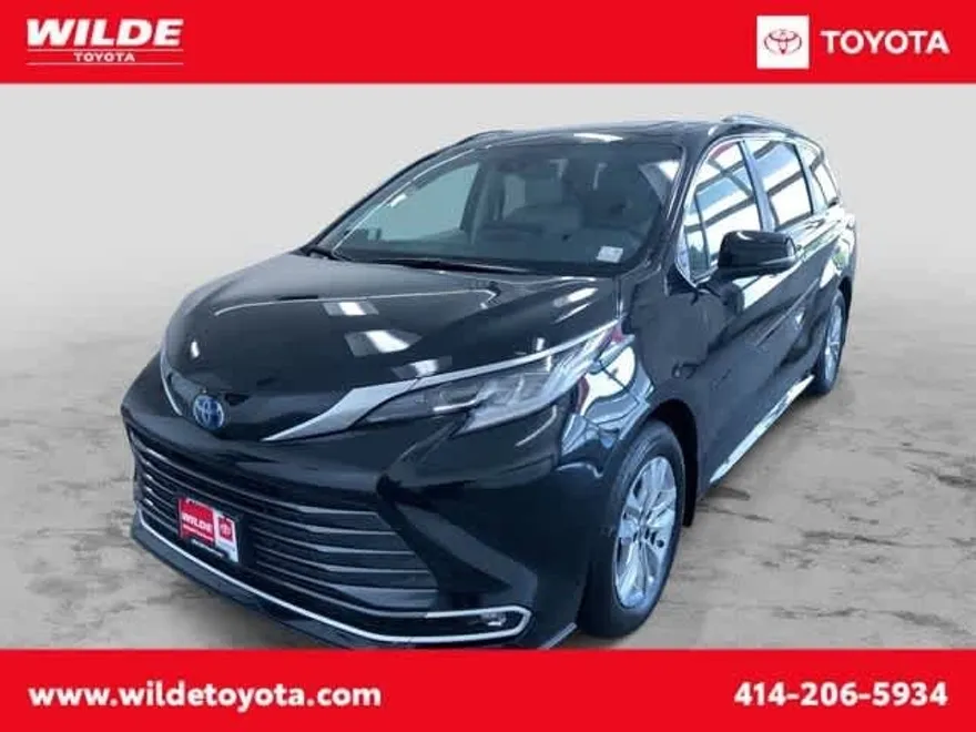 2025 Toyota Sienna Limited photo 1