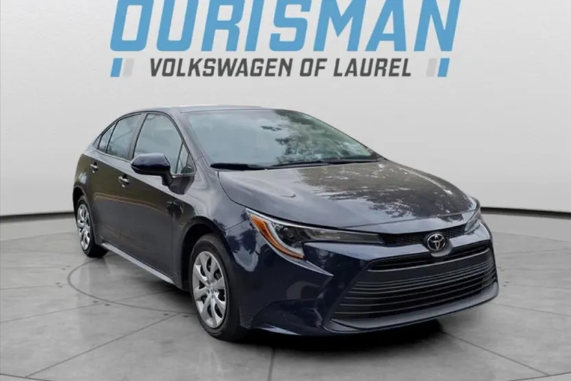 2025 Toyota Corolla LE photo 1