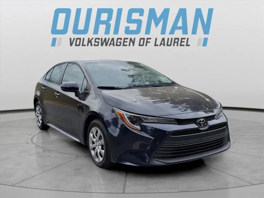 2025 Toyota Corolla LE photo 1