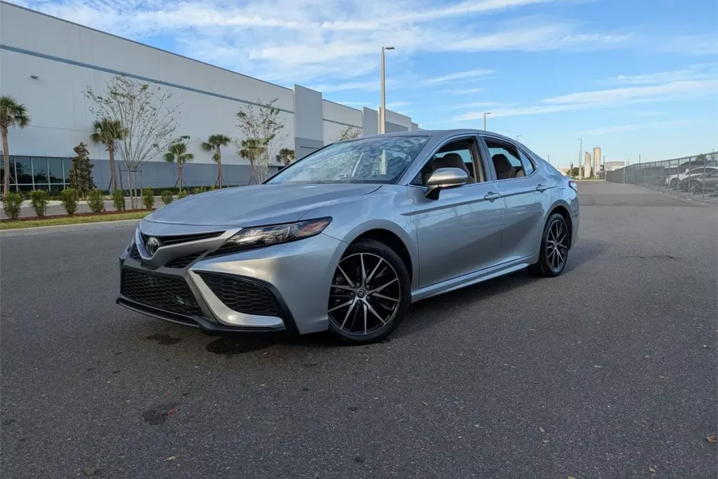 2024 Toyota Camry SE photo 1