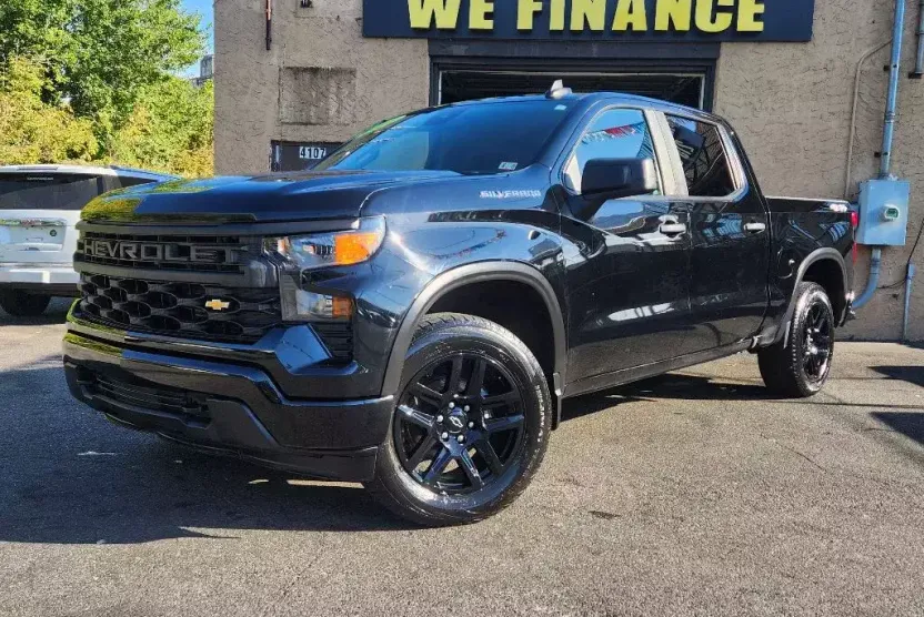 2022 Chevrolet Silverado Custom photo 1