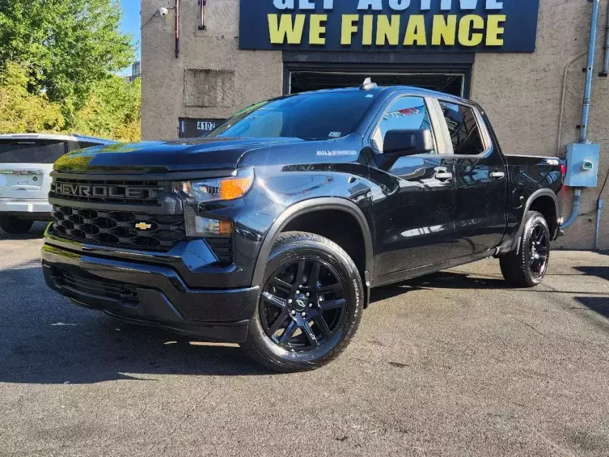 2022 Chevrolet Silverado Custom photo 1
