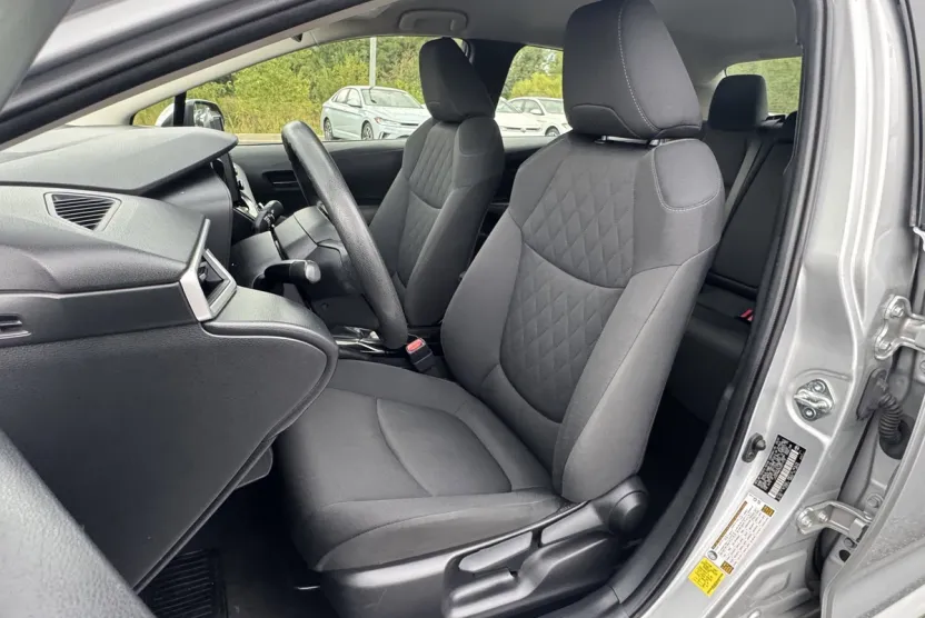 2022 Toyota Corolla LE photo 1