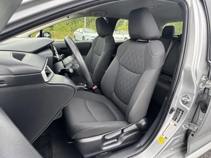 2022 Toyota Corolla LE photo 1