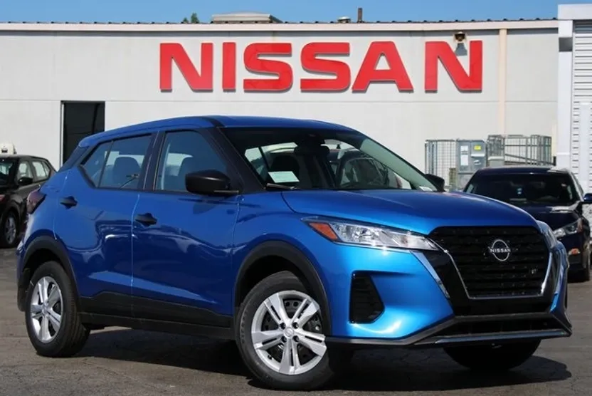 2025 Nissan Kicks Play S photo 1