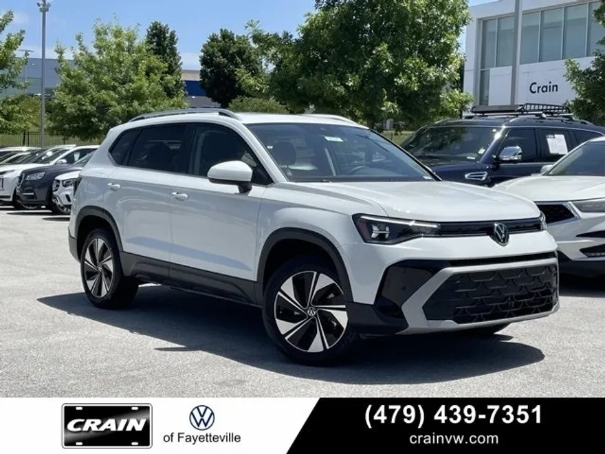 2025 Volkswagen Taos SE photo 1