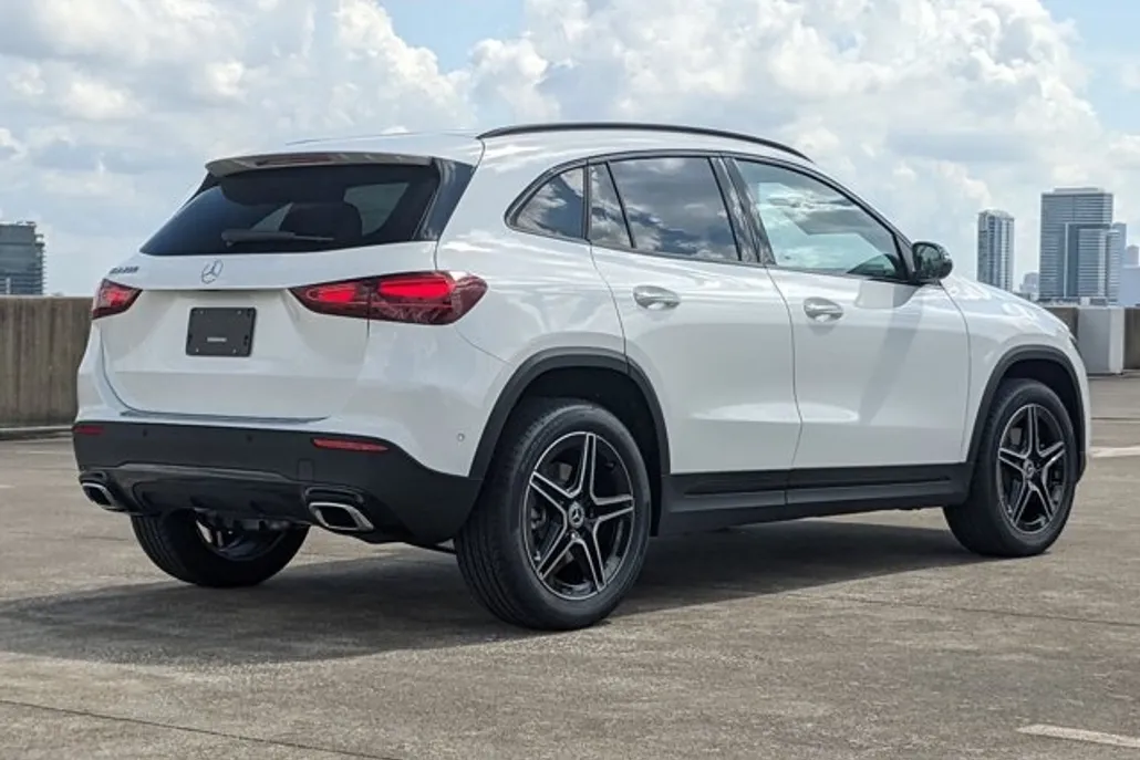 2026 Mercedes Benz GLA 250 photo 1