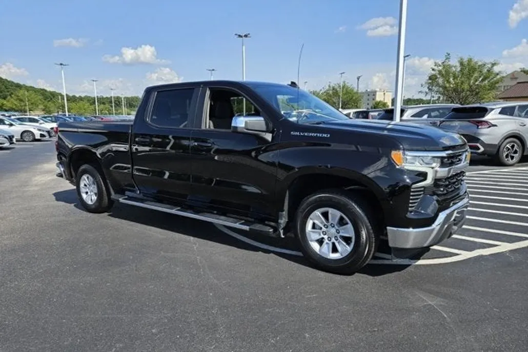 2024 Chevrolet Silverado 1500 LT photo 1