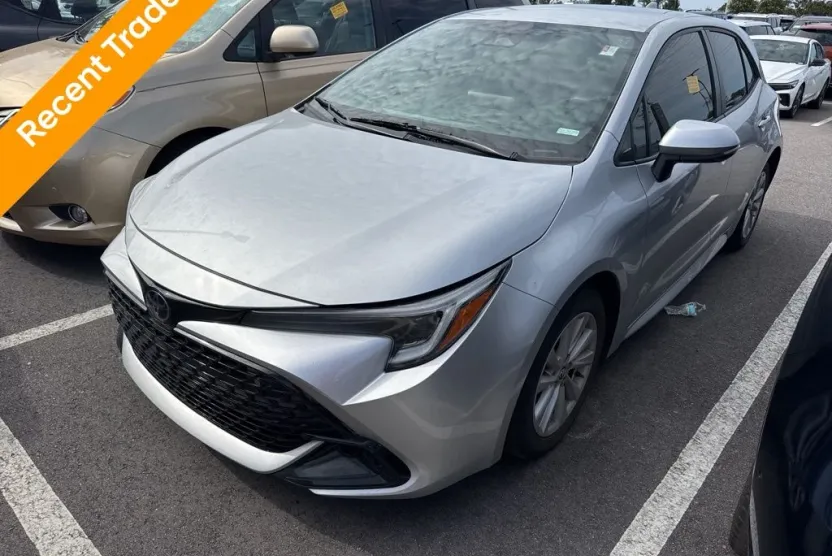 2023 Toyota Corolla SE photo 1