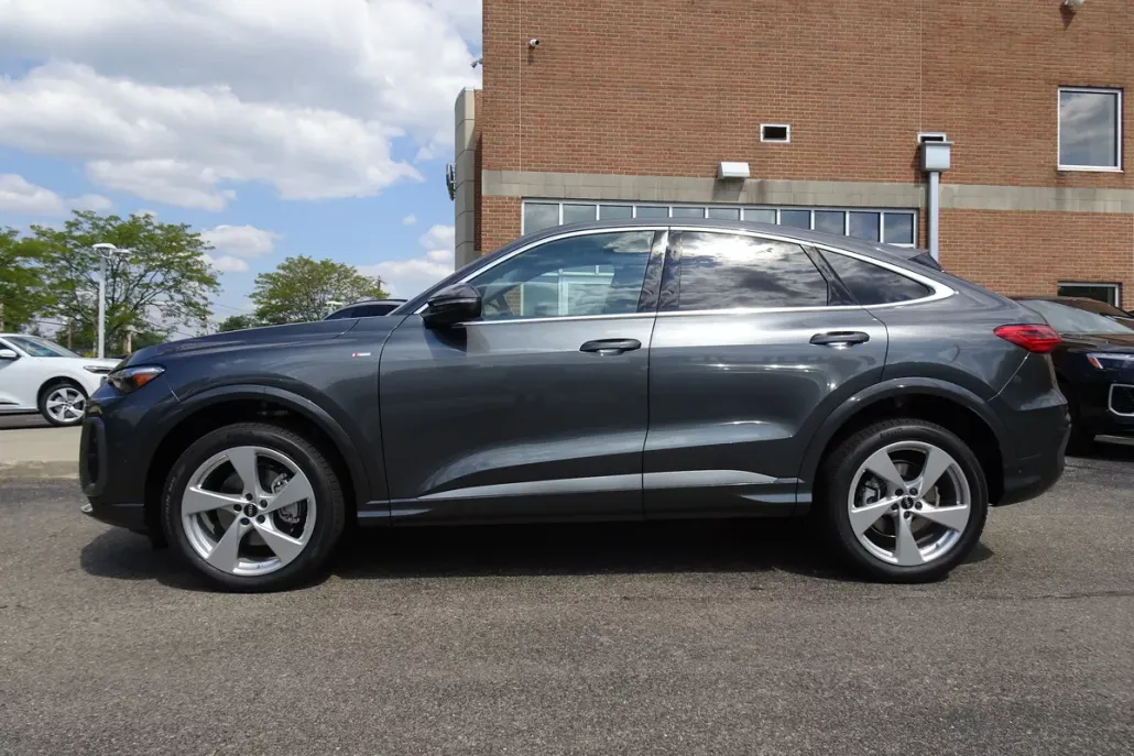 2025 Audi Q5 Sportback 2.0T Premium Plus photo 1
