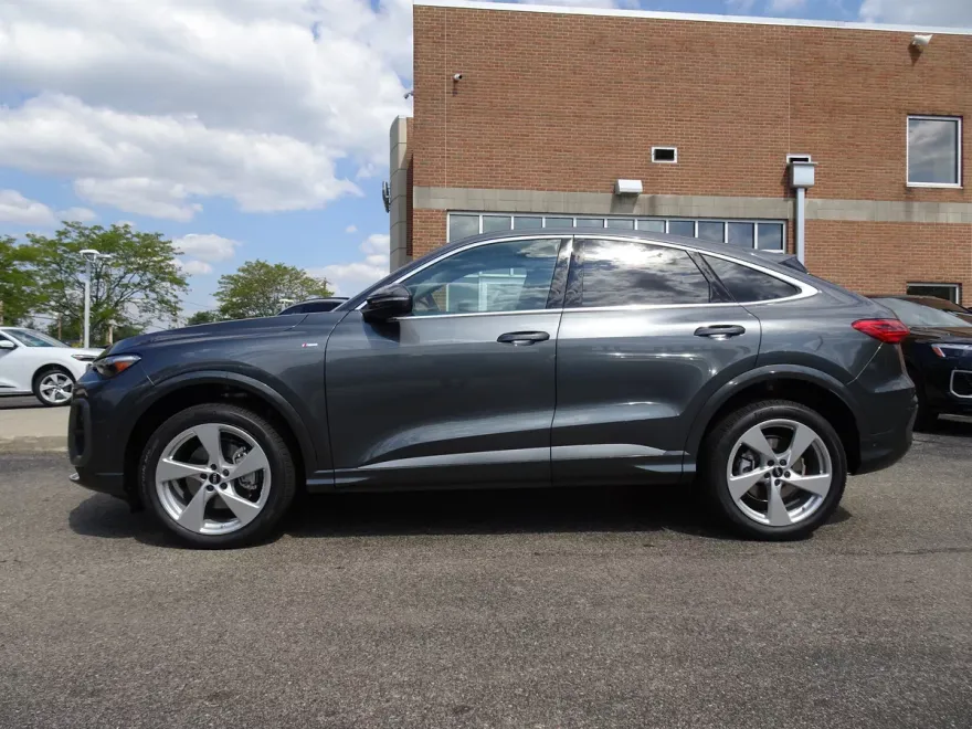 2025 Audi Q5 Sportback 2.0T Premium Plus photo 1
