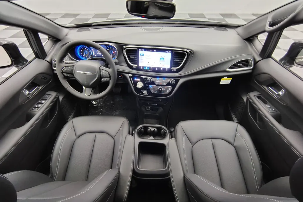 2026 Chrysler Pacifica photo 1