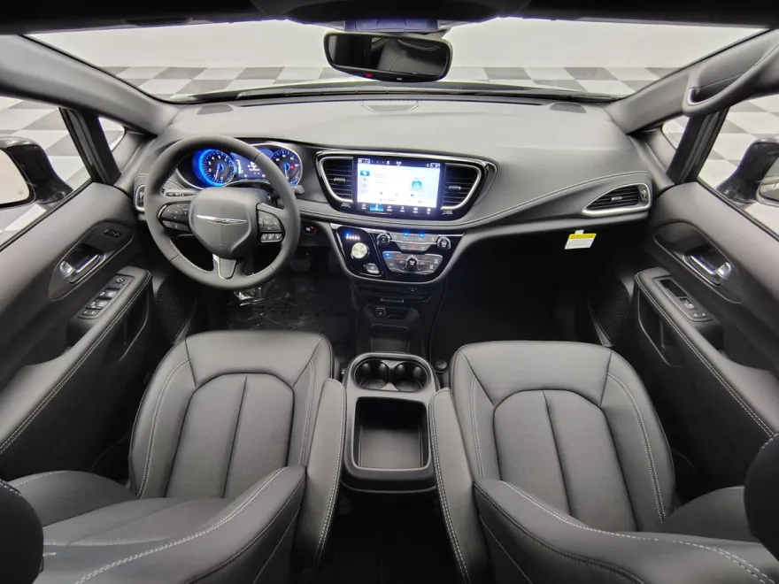 2026 Chrysler Pacifica photo 1
