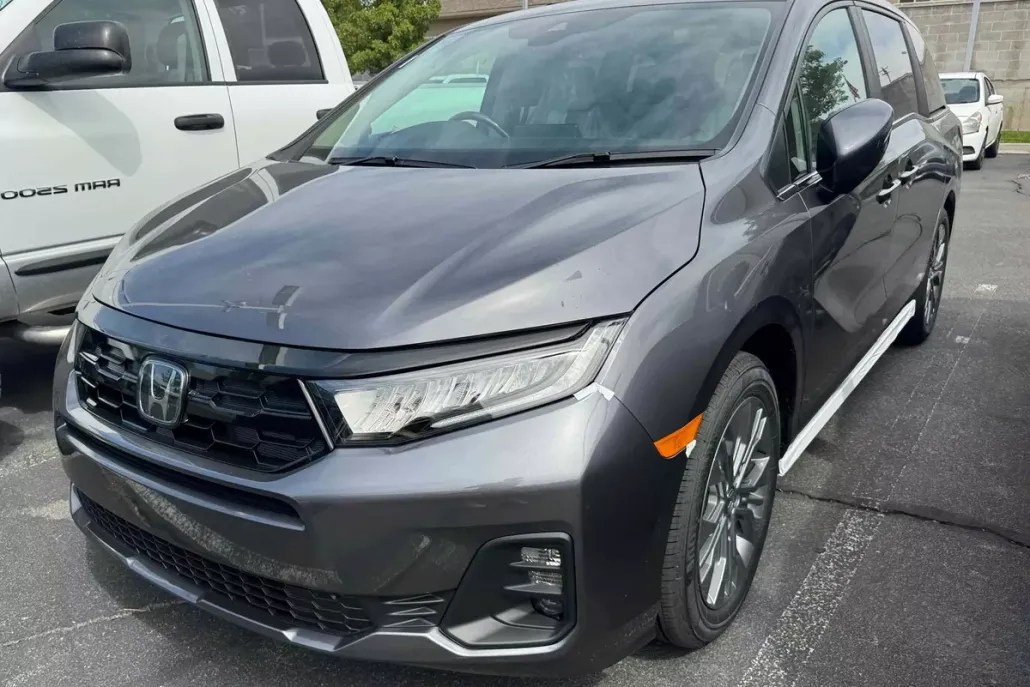2026 Honda Odyssey Touring photo 1