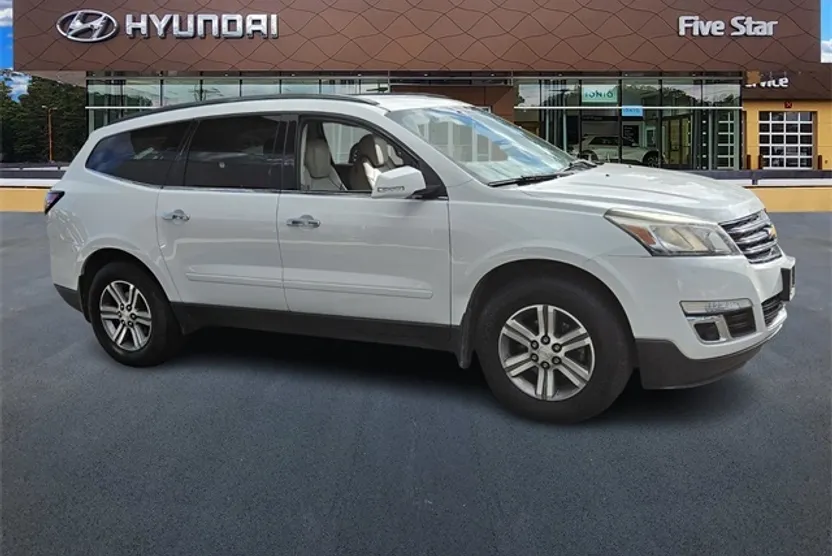 2016 Chevrolet Traverse 2LT photo 1